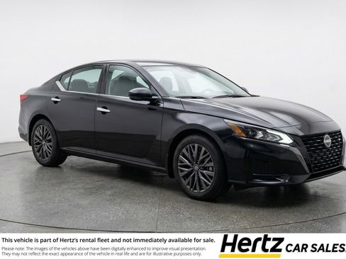 Used 2025 Nissan Altima 2.5 SV image 1