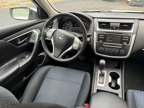 Used 2016 Nissan Altima 2.5 S w/ Power Driver Seat Package FWD image 13