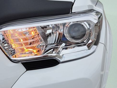 Used 2023 Toyota Tacoma SR5 image 9