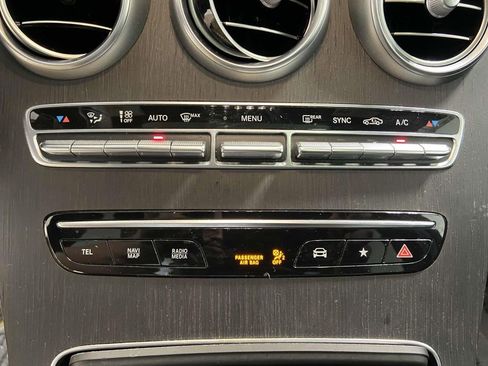 Used 2021 Mercedes-Benz GLC 300 4MATIC w/ Premium Package image 19