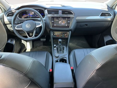 Used 2022 Volkswagen Tiguan SE w/ Panoramic Sunroof Package AWD/4WD image 13