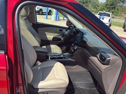 Used 2022 Ford Explorer Platinum w/ Equipment Group 601A image 16