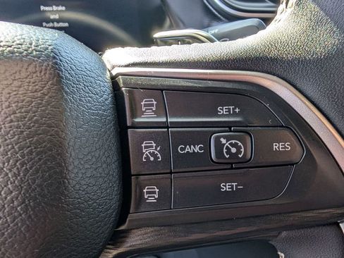 Used 2024 Jeep Grand Cherokee L Altitude AWD/4WD image 28