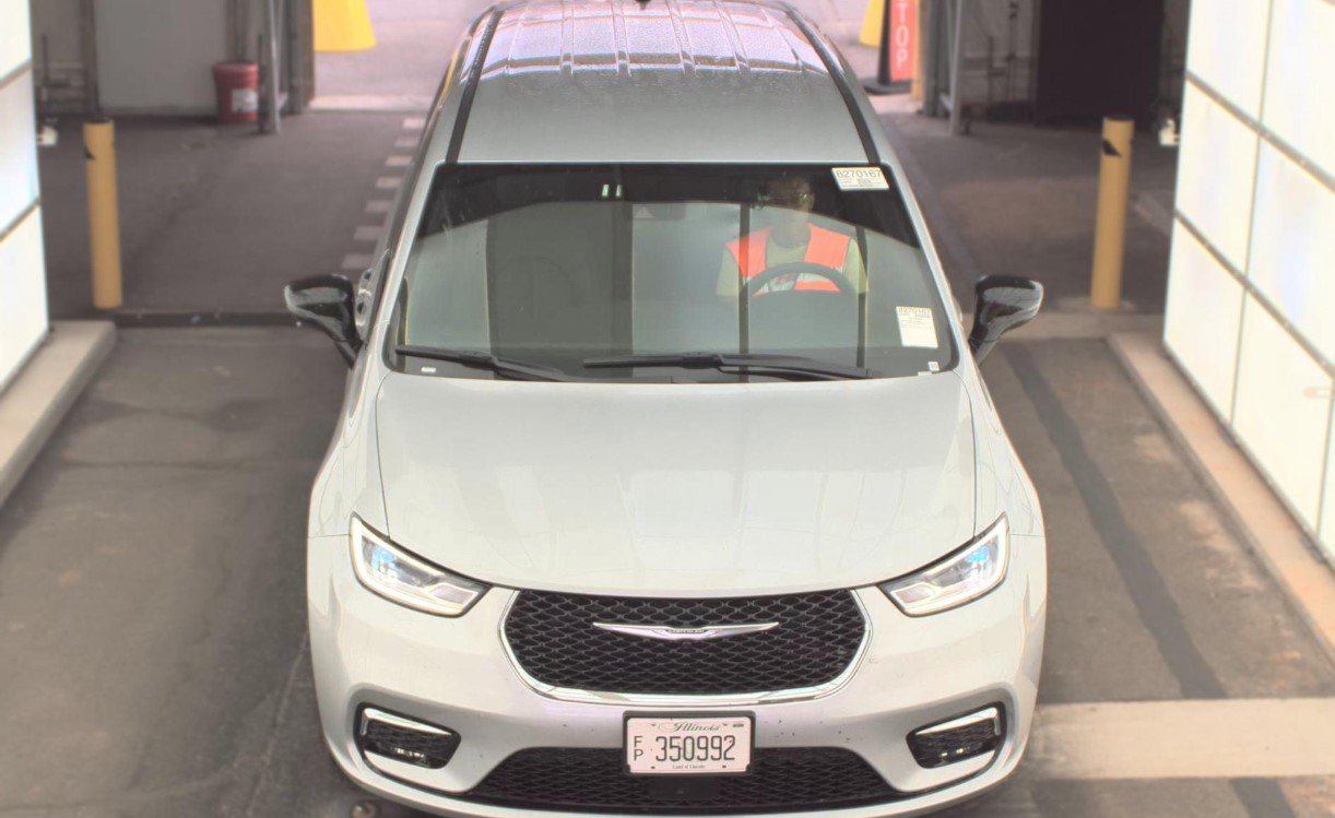Used 2026 Chrysler Pacifica Select FWD image 3