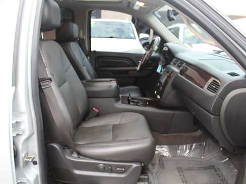 Used 2014 GMC Yukon XL Denali image 23