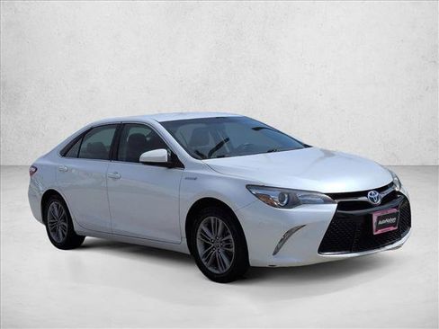 Used 2016 Toyota Camry SE image 3
