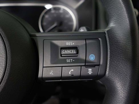 Used 2024 Nissan Rogue SV FWD image 41