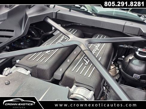 Used 2020 Lamborghini Huracan EVO image 38