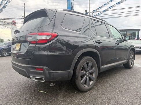 Used 2025 Honda Pilot Sport image 4