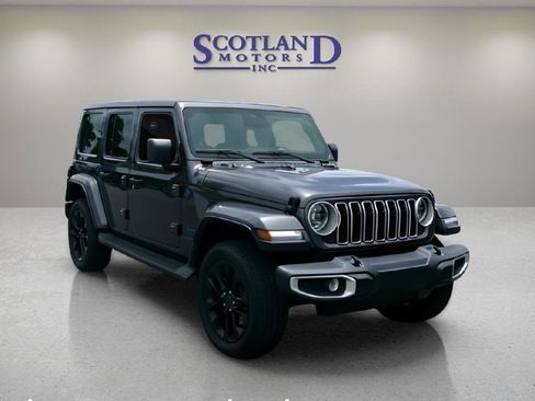 Used 2025 Jeep Wrangler Unlimited Sahara AWD/4WD image 4
