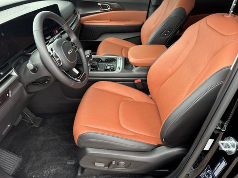Used 2026 Kia Carnival SX w/ SX Dark Edition Package FWD image 5