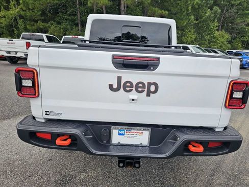 Used 2025 Jeep Gladiator Mojave w/ Technology Group AWD/4WD image 7