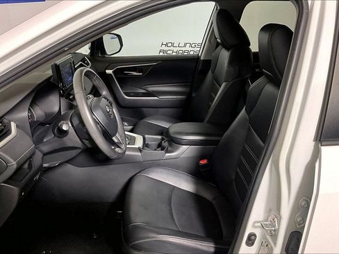 Used 2020 Toyota RAV4 XLE Premium FWD image 20