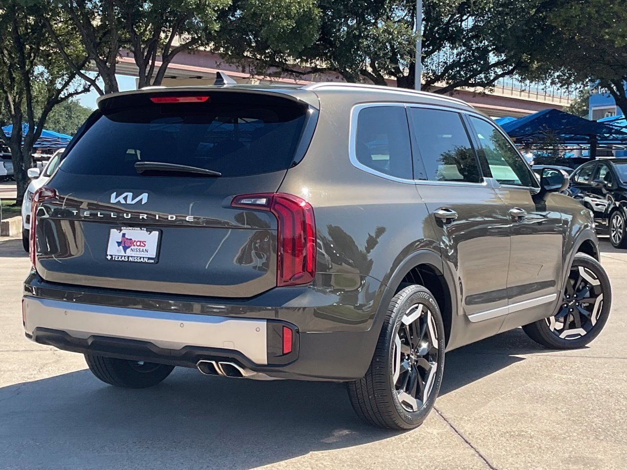 Used 2025 Kia Telluride S FWD image 4