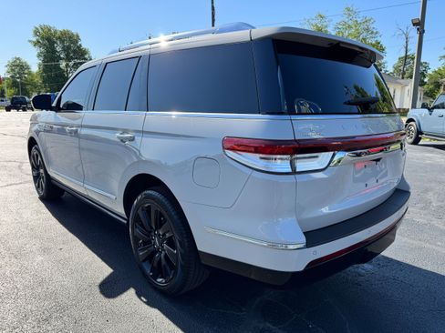 Used 2024 Lincoln Navigator Reserve AWD/4WD image 5