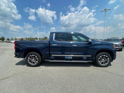 Used 2022 Chevrolet Silverado 1500 High Country w/ High Country Premium Package AWD/4WD image 8