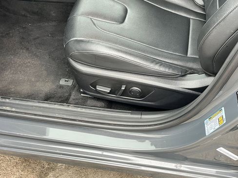 Used 2025 Hyundai Elantra Limited image 23