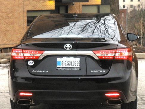 Used 2013 Toyota Avalon Limited image 18