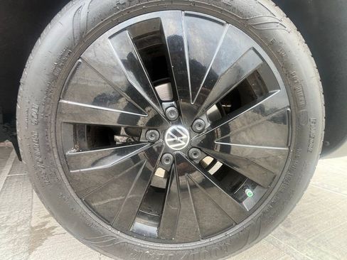 Certified 2024 Volkswagen Taos SE image 7