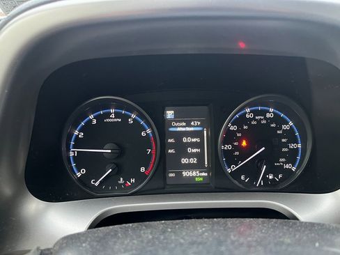 Used 2018 Toyota RAV4 XLE image 3