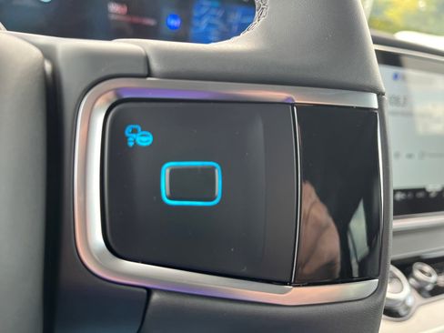 New 2025 Ford Expedition Active image 14