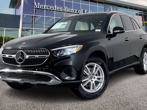 Used 2026 Mercedes-Benz GLC 300 4MATIC image 2