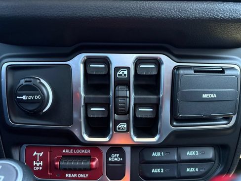New 2026 Jeep Gladiator Sport AWD/4WD image 13