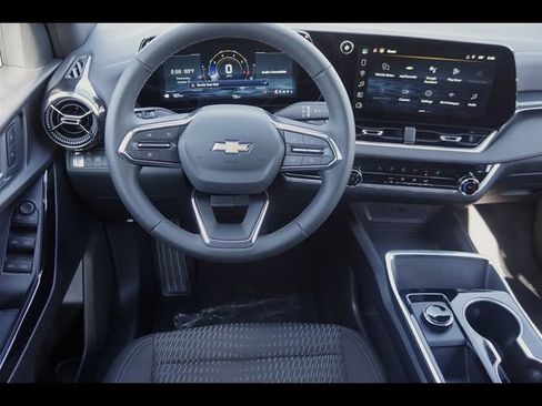 Used 2026 Chevrolet Equinox LT FWD image 5