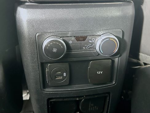 Used 2022 Ford Explorer XLT w/ Equipment Group 202A image 28