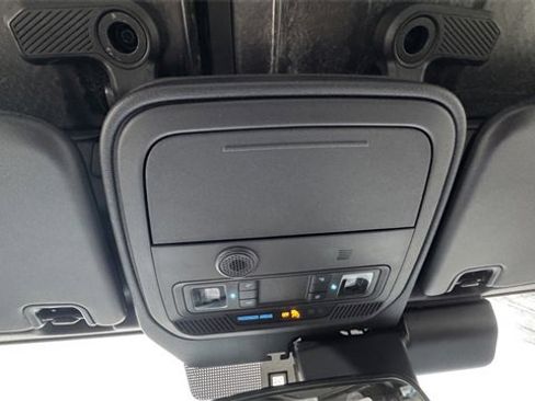 New 2025 Ford Bronco Base image 32