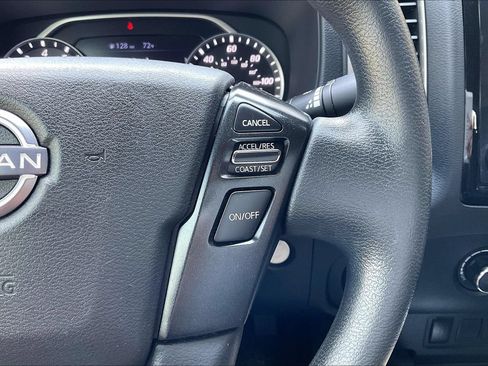 Used 2022 Nissan Frontier SV AWD/4WD image 11