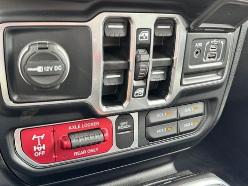 Used 2024 Jeep Wrangler Unlimited Sport AWD/4WD image 22