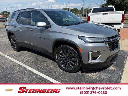 Used 2023 Chevrolet Traverse RS FWD image 1