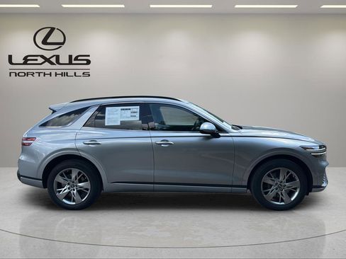 Used 2025 Genesis GV70 3.5T Sport AWD/4WD image 5