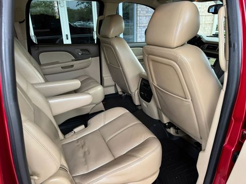 Used 2013 Chevrolet Suburban LT image 21