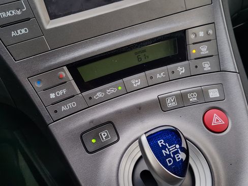 Used 2015 Toyota Prius Two FWD image 20