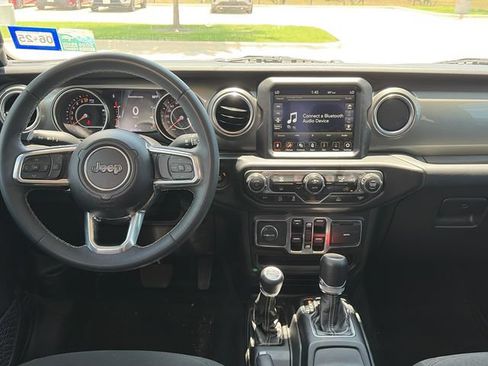 Used 2023 Jeep Gladiator Overland AWD/4WD image 14