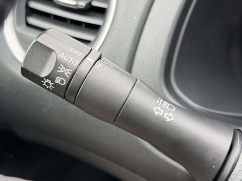 Used 2019 Nissan Pathfinder SL image 19