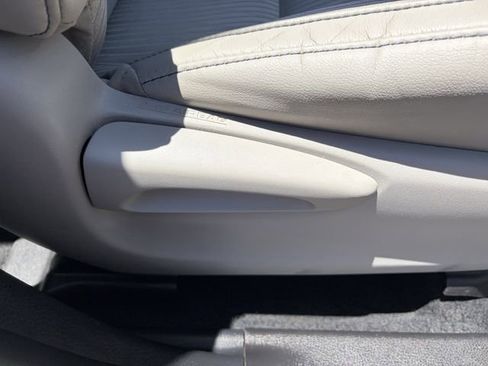Used 2019 Toyota Highlander Plus FWD image 18
