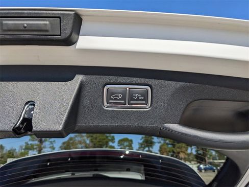 Certified 2025 Kia Sorento SX image 15