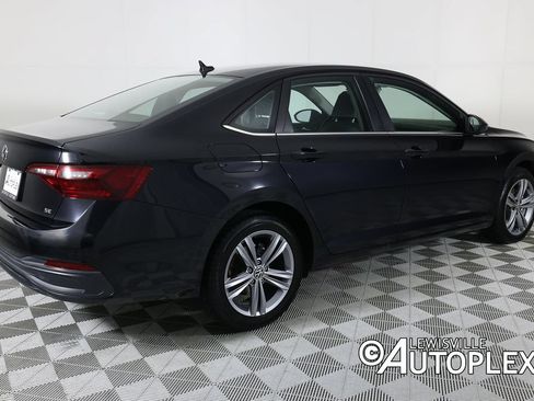 Used 2024 Volkswagen Jetta SE FWD image 5
