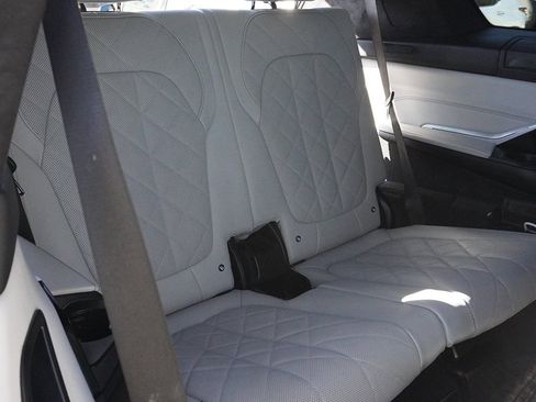 Used 2023 BMW X7 xDrive40i w/ Executive Package image 39