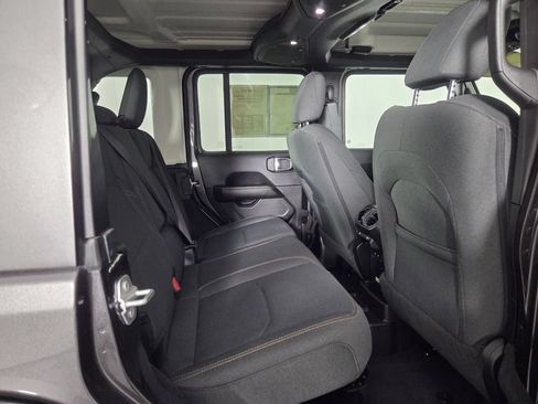 Used 2025 Jeep Wrangler Unlimited Sahara AWD/4WD image 31