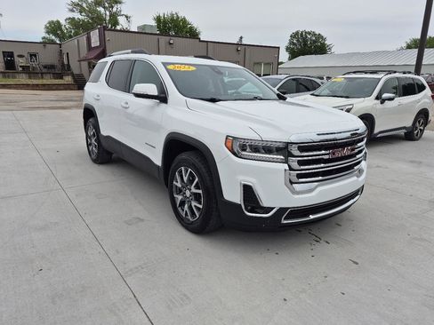Used 2023 GMC Acadia SLT w/ Preferred Package AWD/4WD image 4