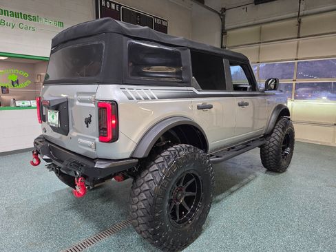 Used 2022 Ford Bronco Black Diamond image 9