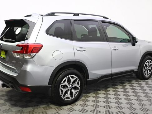 Used 2019 Subaru Forester Premium AWD/4WD image 4
