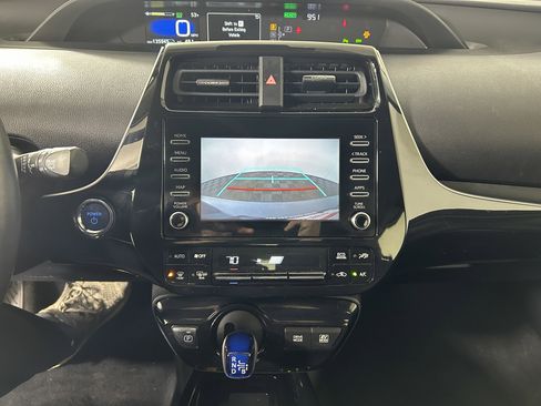 Used 2020 Toyota Prius XLE image 18