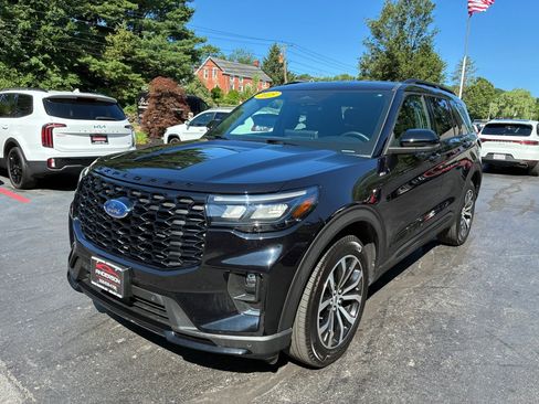 Used 2025 Ford Explorer ST-Line AWD/4WD image 3