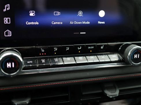 Used 2024 Chevrolet Colorado Z71 w/ Z71 Convenience Package 2 image 16