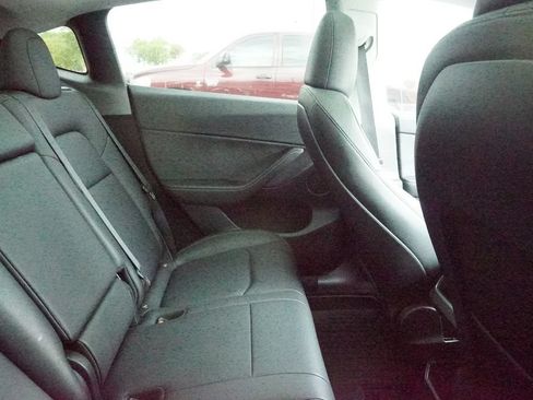 Used 2024 Tesla Model Y Long Range AWD/4WD image 7